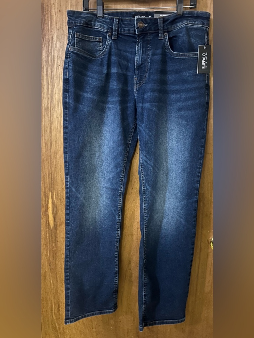 Buffalo David Bitton Relaxed Straight Driven. Indigo Sanded.